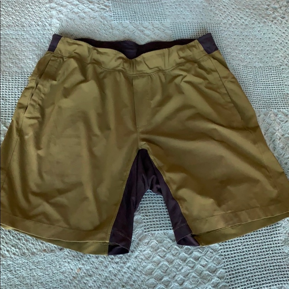 LuLuLemon athletica men’s olive XL short 9” inseam